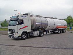 Behälterreparatur mit Erneuerung der Kunststoffverkleidung